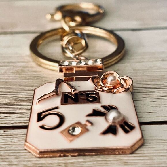 Fine Perfume bottle Gold White Bling Metallic Lobster clasp Keyholder Keychain k - Picture 2 of 12